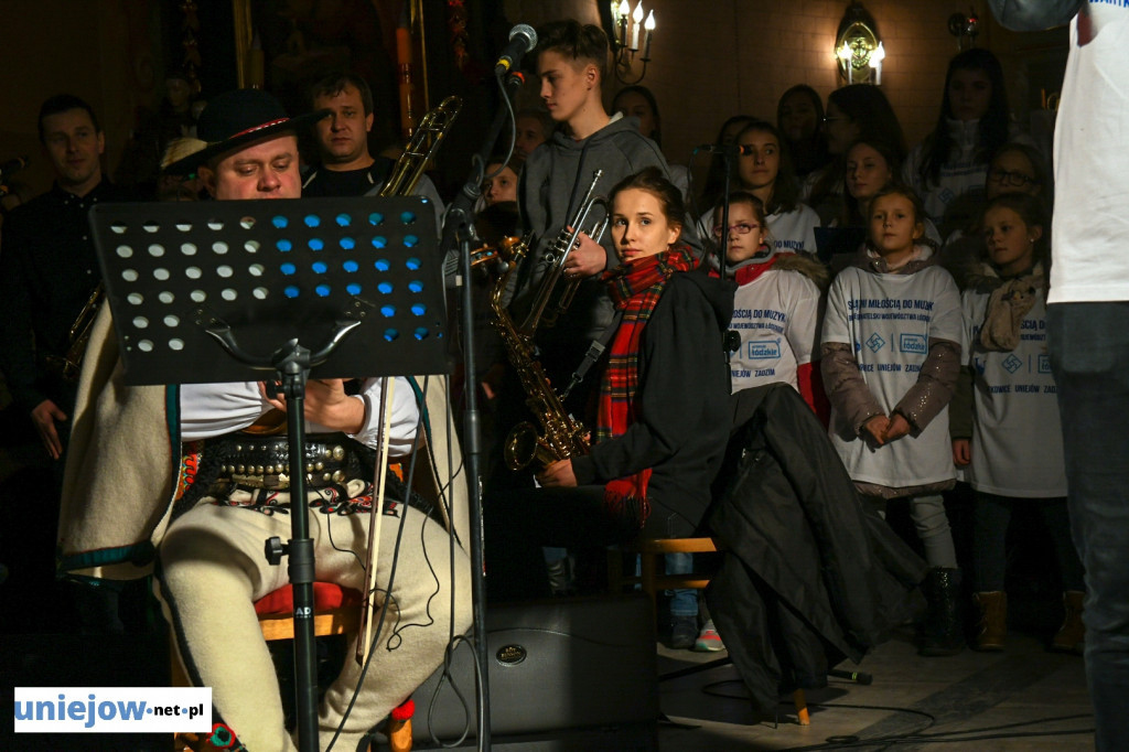 Reggae i góralska muzyka w Zadzimiu.