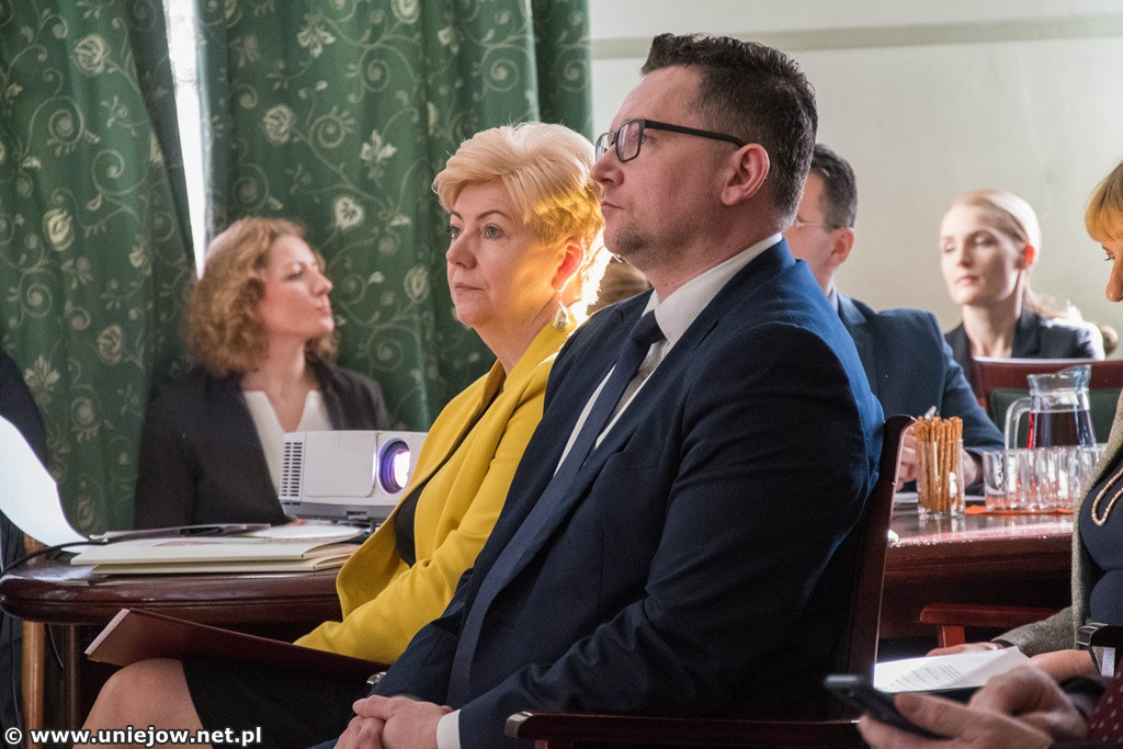 Wicemarszałek i eksperci mówili w starostwie o funduszach unijnych