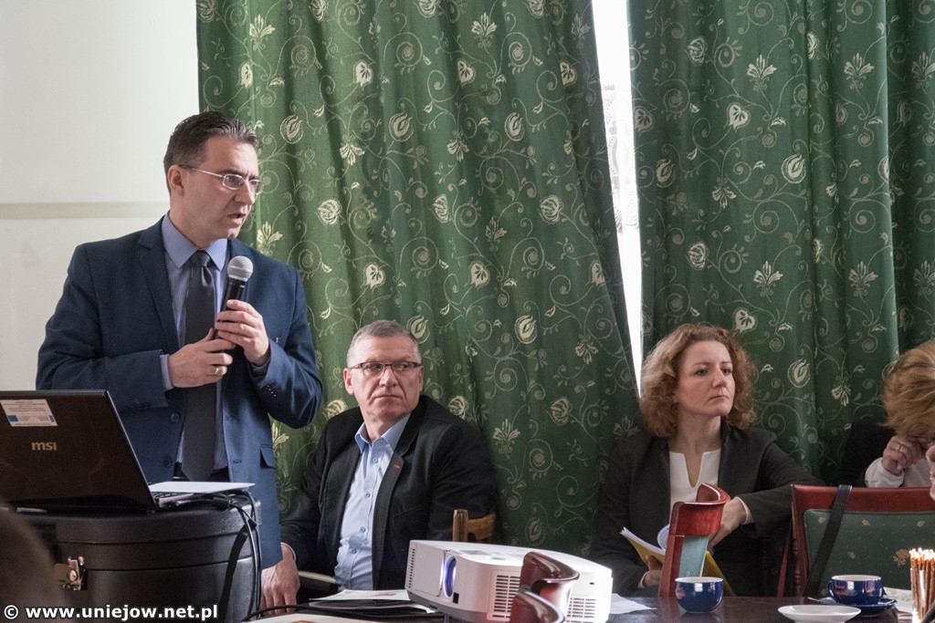 Wicemarszałek i eksperci mówili w starostwie o funduszach unijnych