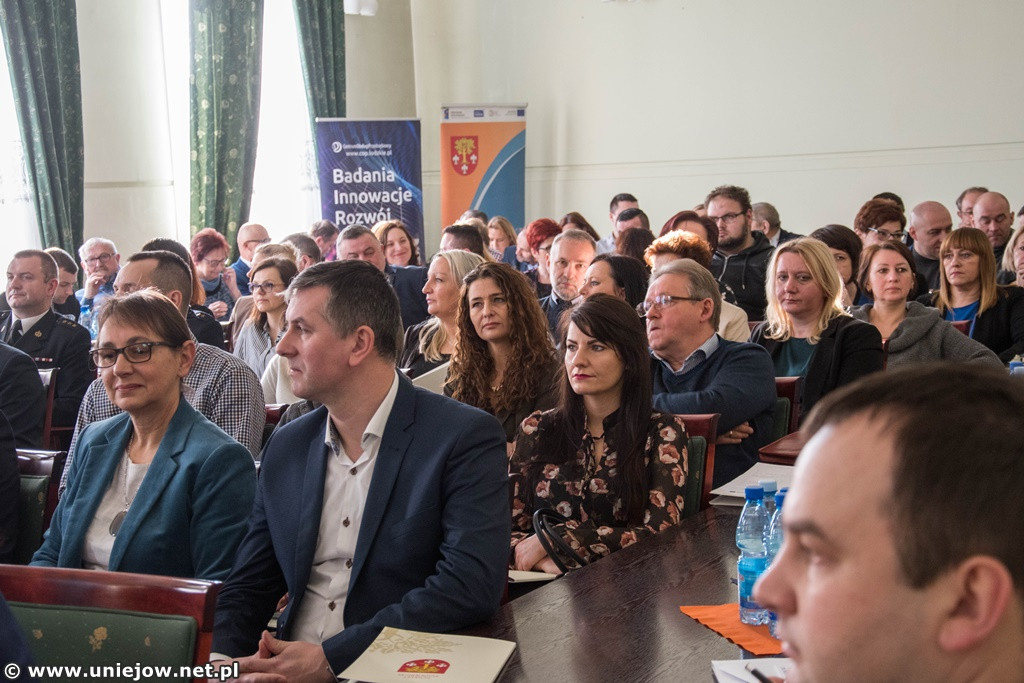 Wicemarszałek i eksperci mówili w starostwie o funduszach unijnych