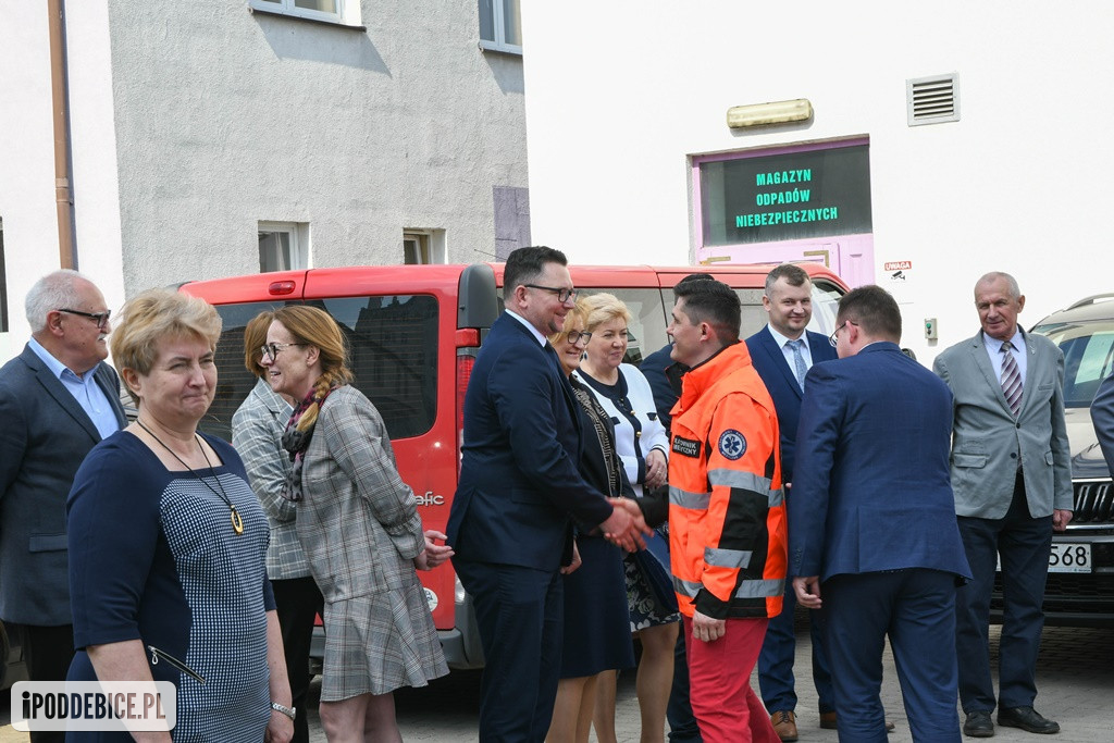Pogotowie ratunkowe wróciło do poddębickiego szpitala