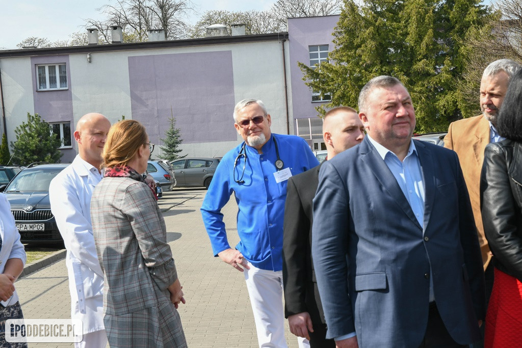 Pogotowie ratunkowe wróciło do poddębickiego szpitala
