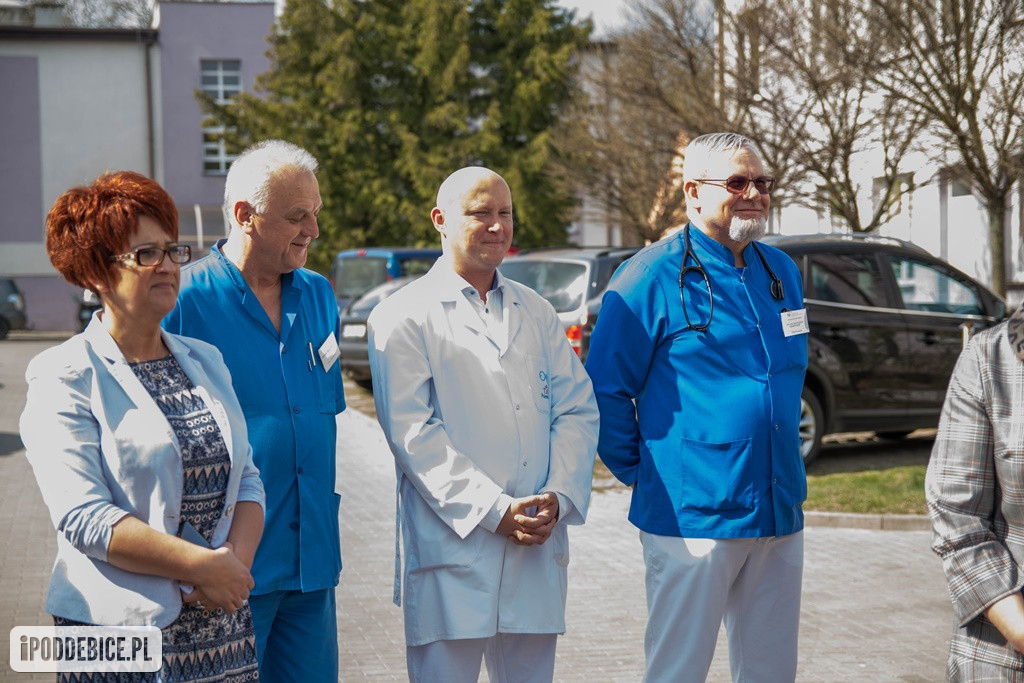 Pogotowie ratunkowe wróciło do poddębickiego szpitala