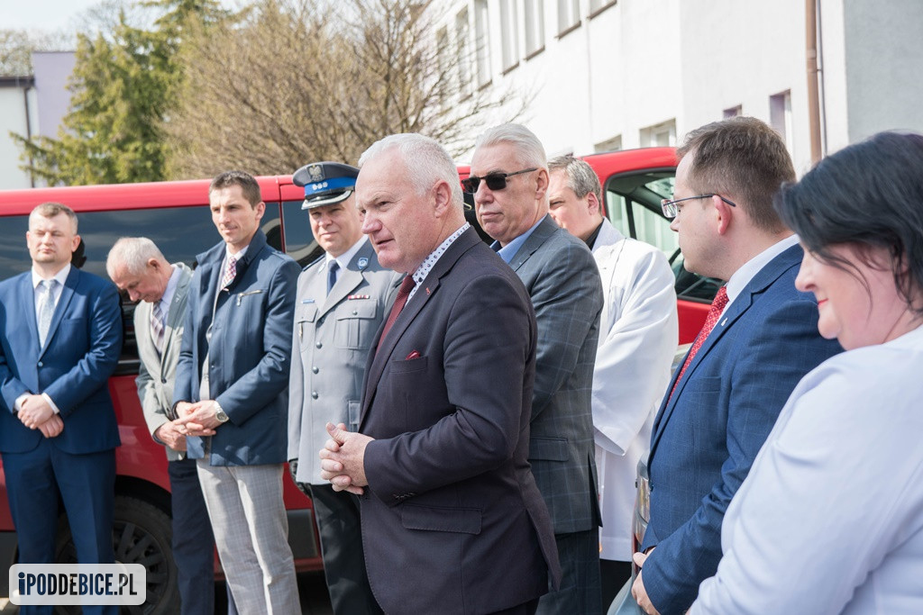 Pogotowie ratunkowe wróciło do poddębickiego szpitala
