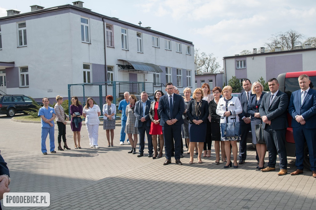 Pogotowie ratunkowe wróciło do poddębickiego szpitala