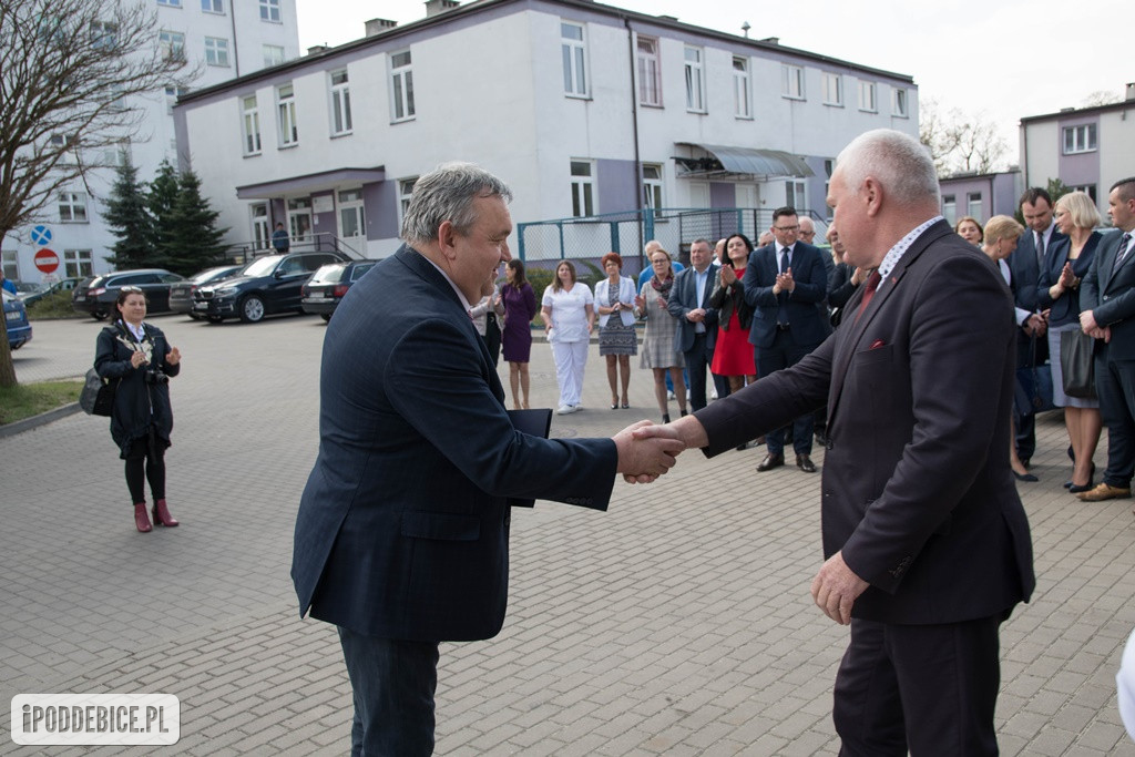 Pogotowie ratunkowe wróciło do poddębickiego szpitala