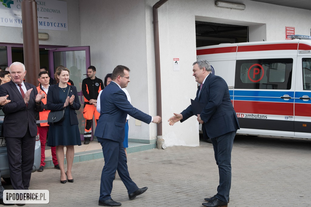 Pogotowie ratunkowe wróciło do poddębickiego szpitala