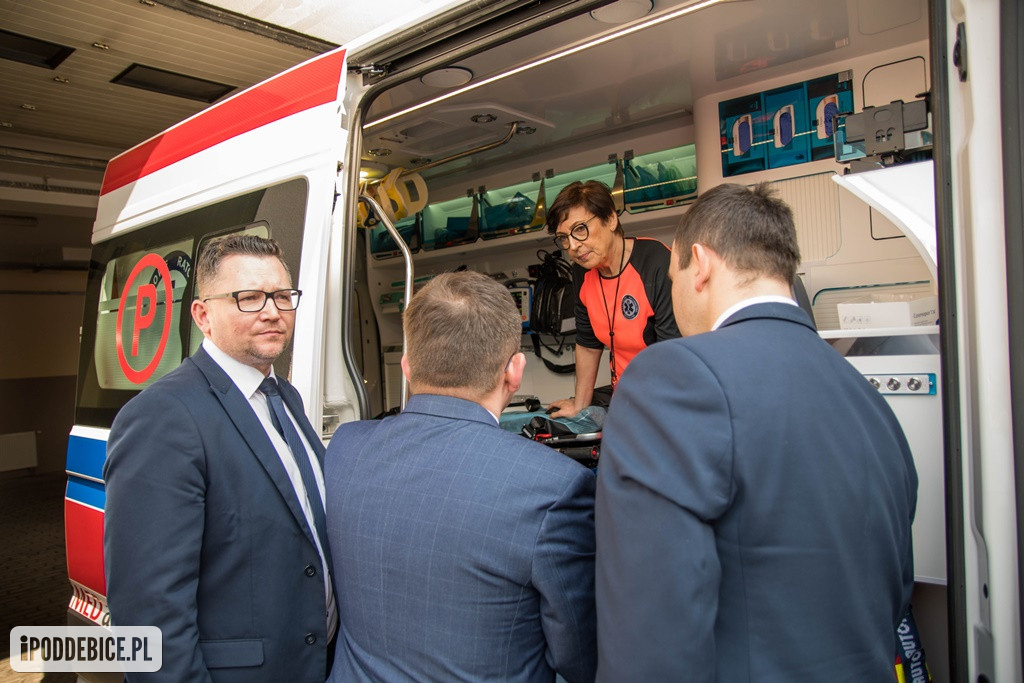 Pogotowie ratunkowe wróciło do poddębickiego szpitala