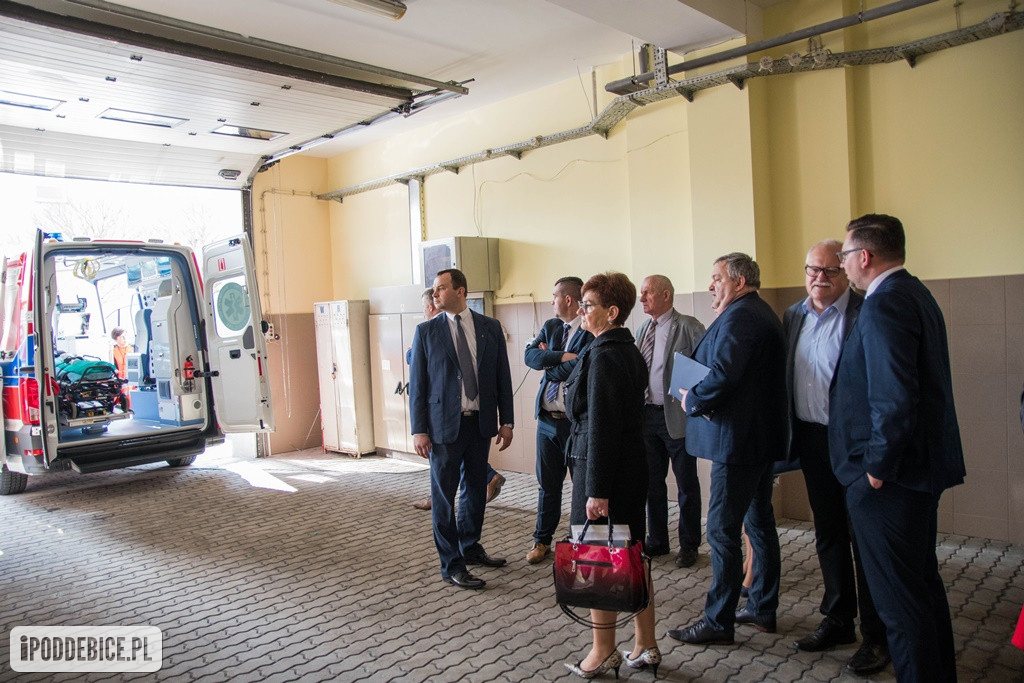 Pogotowie ratunkowe wróciło do poddębickiego szpitala