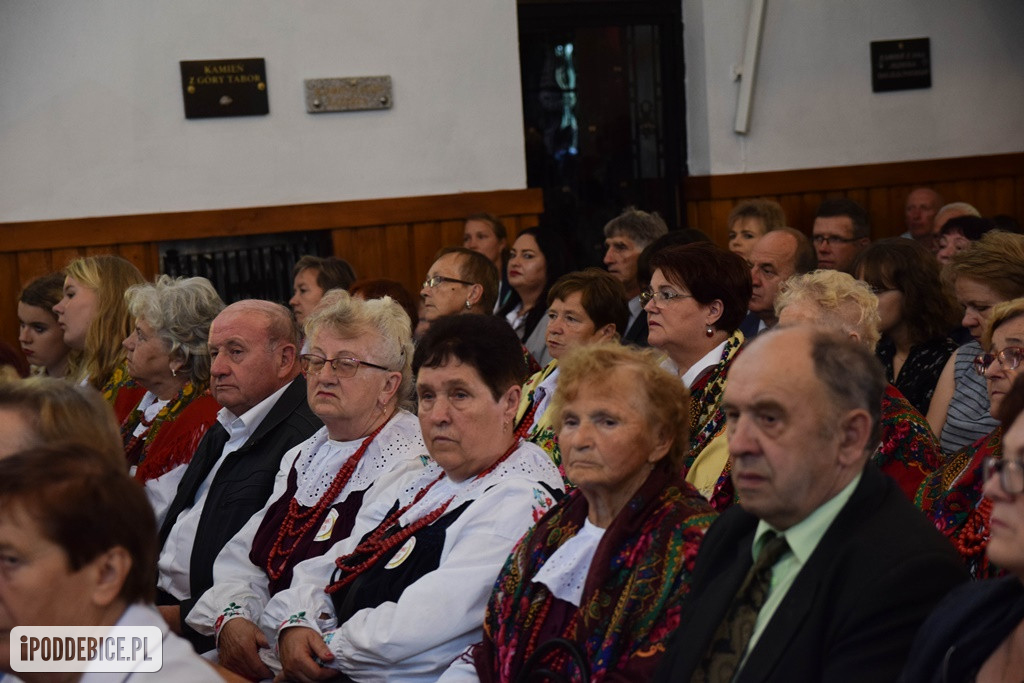 Dożynki Powiatu Poddębickiego w Wartkowicach