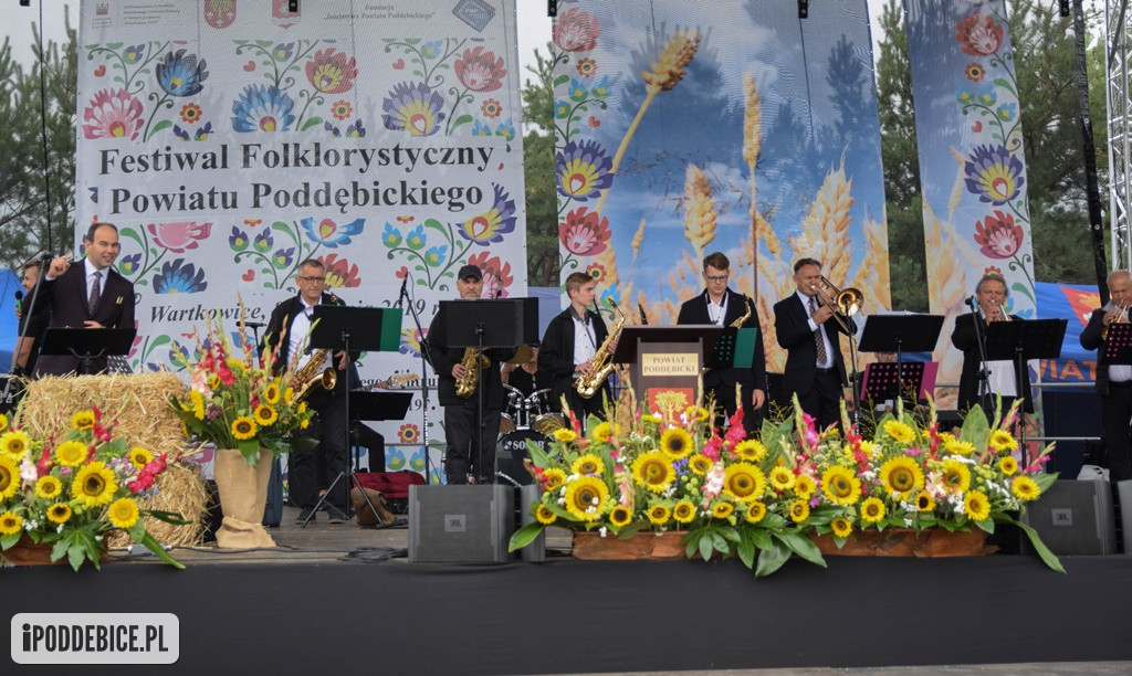 Dożynki Powiatu Poddębickiego w Wartkowicach