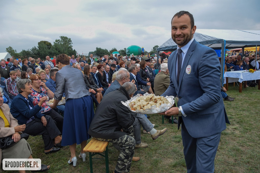 Dożynki Powiatu Poddębickiego w Wartkowicach