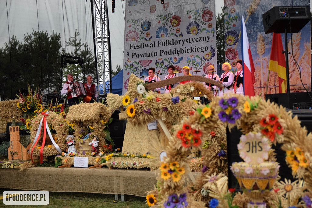 Dożynki Powiatu Poddębickiego w Wartkowicach