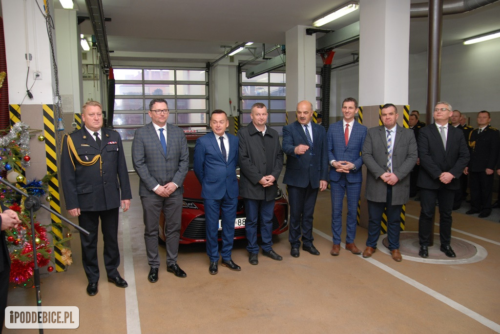 Poddębicka straż ma nowy samochód [ZDJĘCIA]