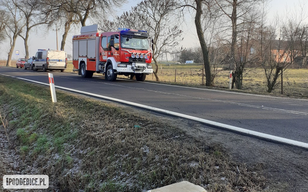 Osobówka uderzyła w przyczepę