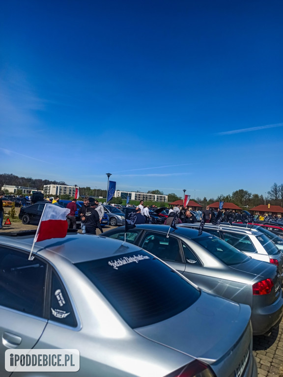 W weekend kilkaset aut i motocykli zjechało do Uniejowa
