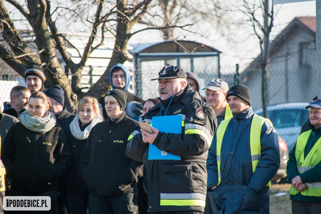 Ponad 200 osób ewakuowano w ramach ćwiczeń jednej z największych firm  w powiecie poddębickim