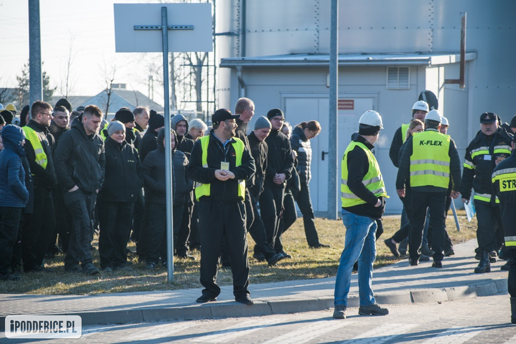 Ponad 200 osób ewakuowano w ramach ćwiczeń jednej z największych firm  w powiecie poddębickim