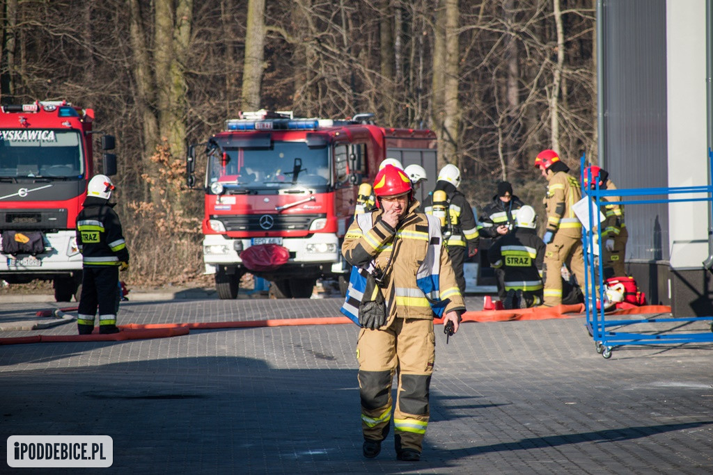Ponad 200 osób ewakuowano w ramach ćwiczeń jednej z największych firm  w powiecie poddębickim