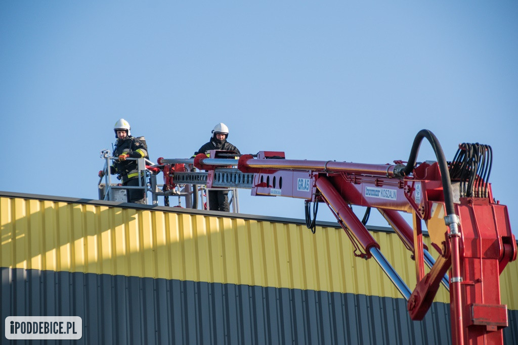 Ponad 200 osób ewakuowano w ramach ćwiczeń jednej z największych firm  w powiecie poddębickim
