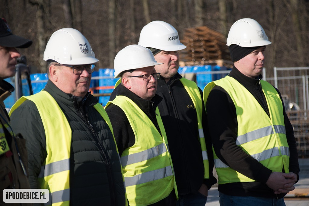 Ponad 200 osób ewakuowano w ramach ćwiczeń jednej z największych firm  w powiecie poddębickim