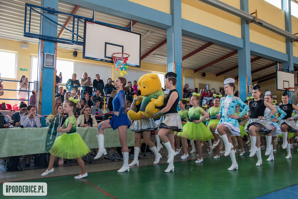 Mażoretki z Poddębic wracają z Mistrzostw Polski Środkowej z medalami [FOTO]
