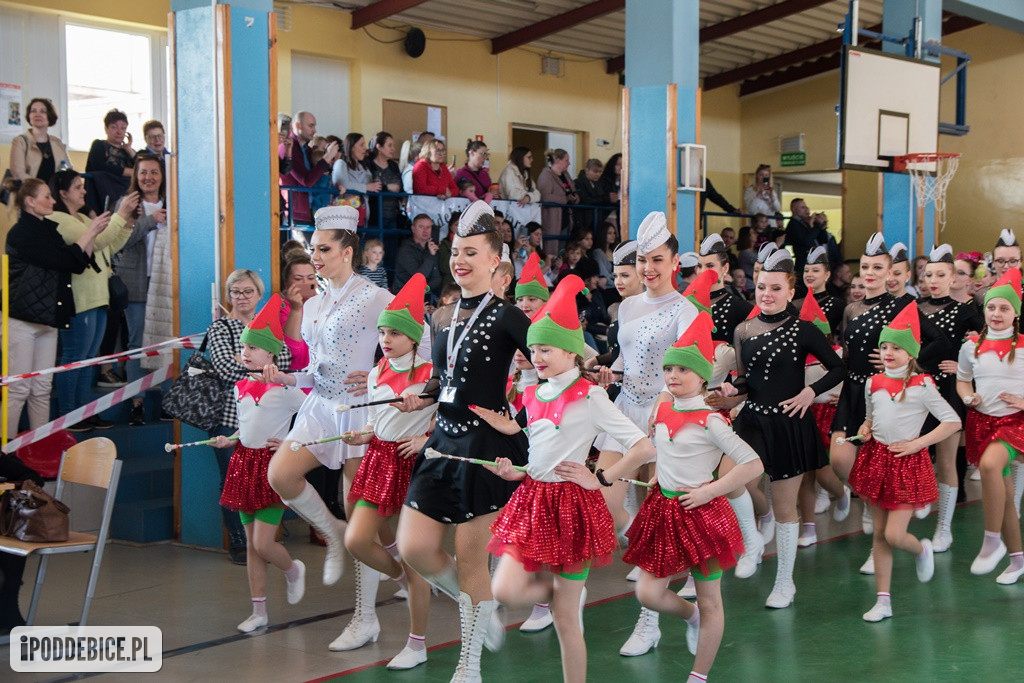 Mażoretki z Poddębic wracają z Mistrzostw Polski Środkowej z medalami [FOTO]