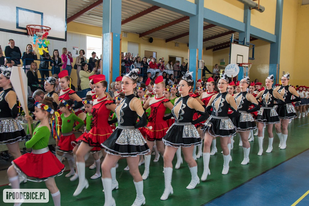 Mażoretki z Poddębic wracają z Mistrzostw Polski Środkowej z medalami [FOTO]