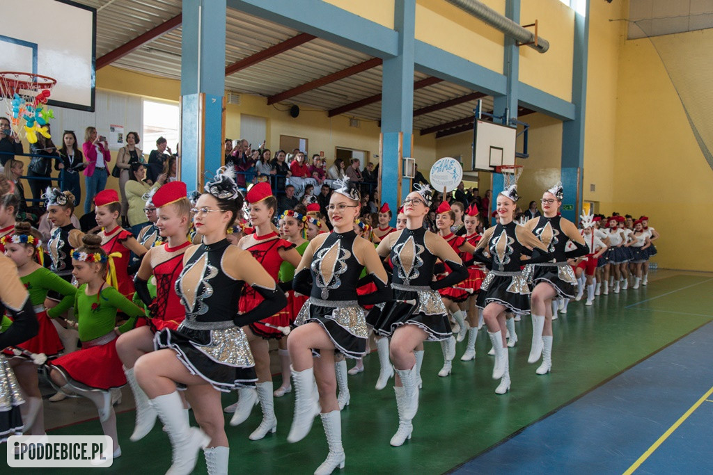 Mażoretki z Poddębic wracają z Mistrzostw Polski Środkowej z medalami [FOTO]