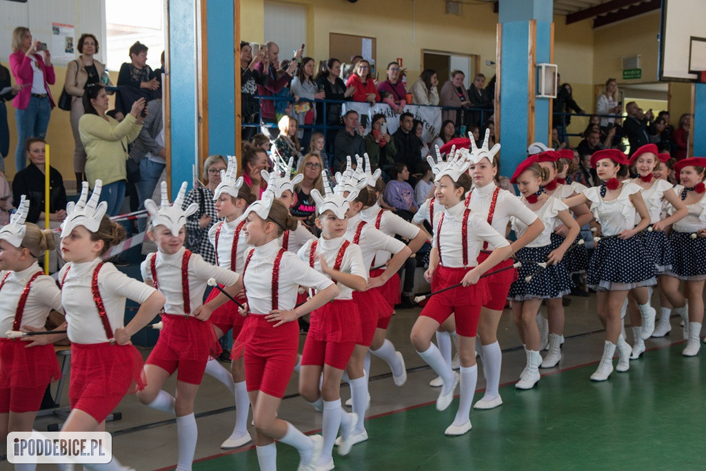 Mażoretki z Poddębic wracają z Mistrzostw Polski Środkowej z medalami [FOTO]