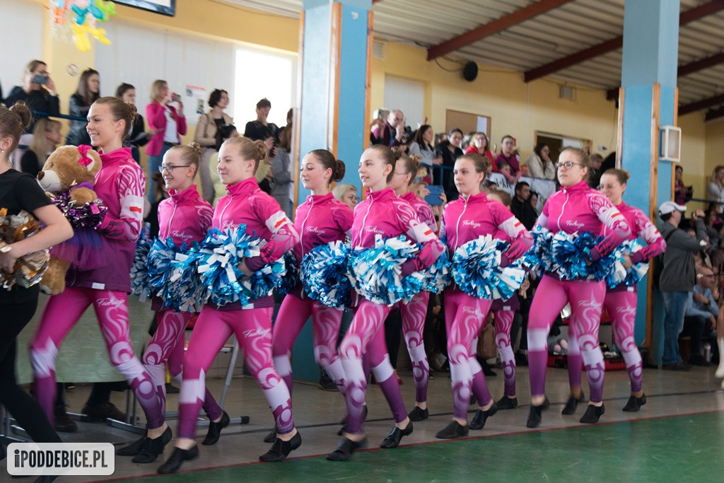 Mażoretki z Poddębic wracają z Mistrzostw Polski Środkowej z medalami [FOTO]