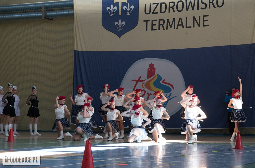 Mażoretki z Poddębic wracają z Mistrzostw Polski Środkowej z medalami [FOTO]