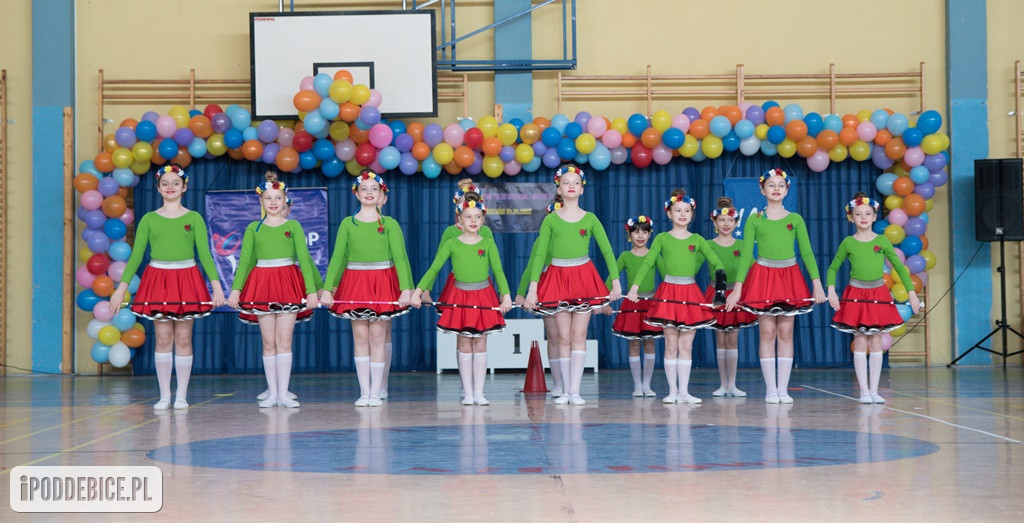 Mażoretki z Poddębic wracają z Mistrzostw Polski Środkowej z medalami [FOTO]