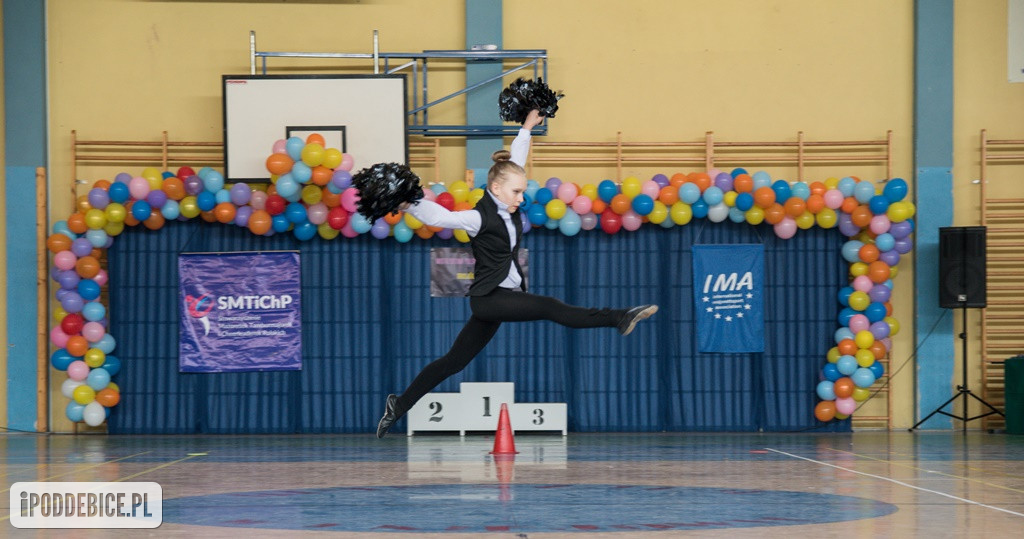 Mażoretki z Poddębic wracają z Mistrzostw Polski Środkowej z medalami [FOTO]