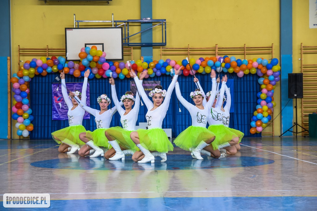 Mażoretki z Poddębic wracają z Mistrzostw Polski Środkowej z medalami [FOTO]