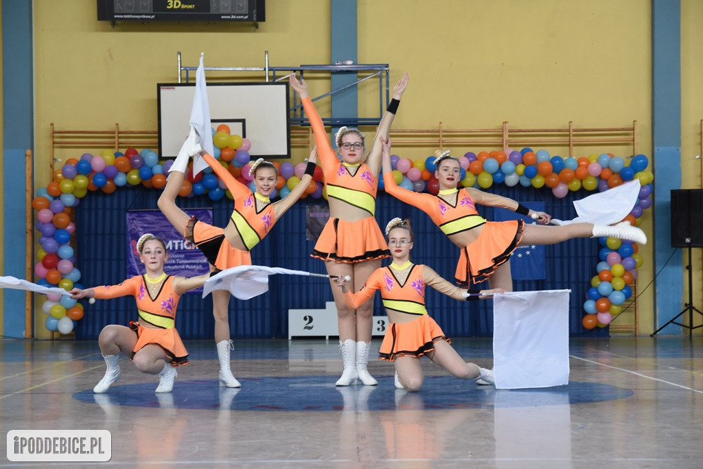 Mażoretki z Poddębic wracają z Mistrzostw Polski Środkowej z medalami [FOTO]