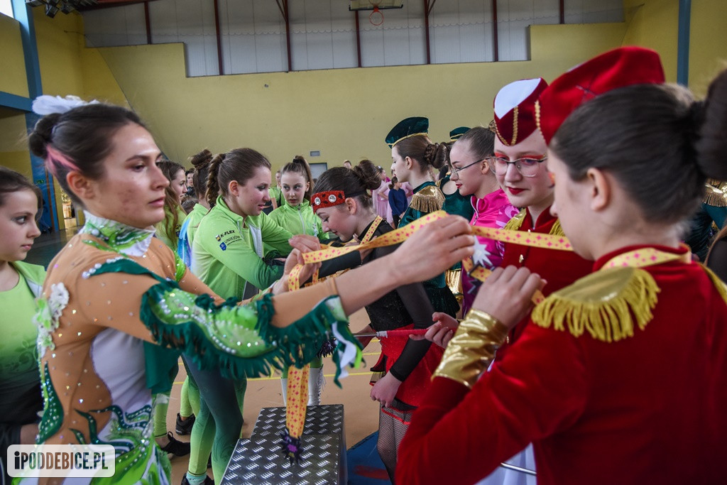 Mażoretki z Poddębic wracają z Mistrzostw Polski Środkowej z medalami [FOTO]