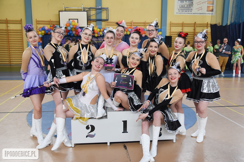 Mażoretki z Poddębic wracają z Mistrzostw Polski Środkowej z medalami [FOTO]