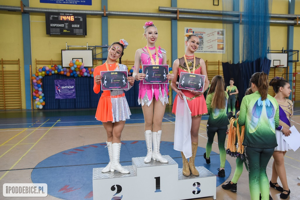 Mażoretki z Poddębic wracają z Mistrzostw Polski Środkowej z medalami [FOTO]