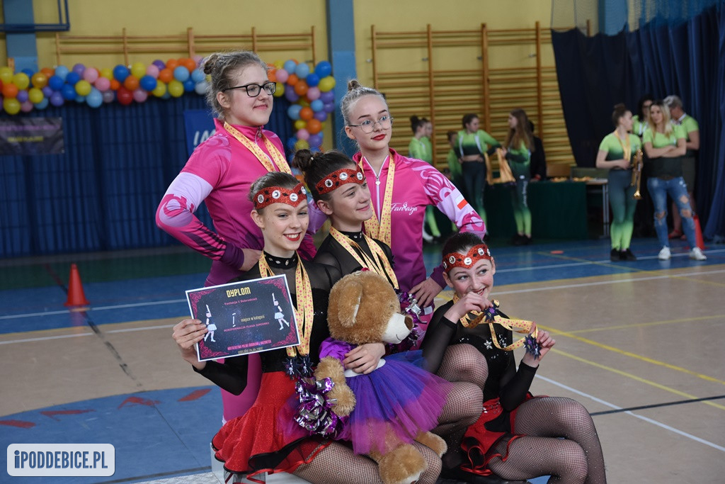 Mażoretki z Poddębic wracają z Mistrzostw Polski Środkowej z medalami [FOTO]