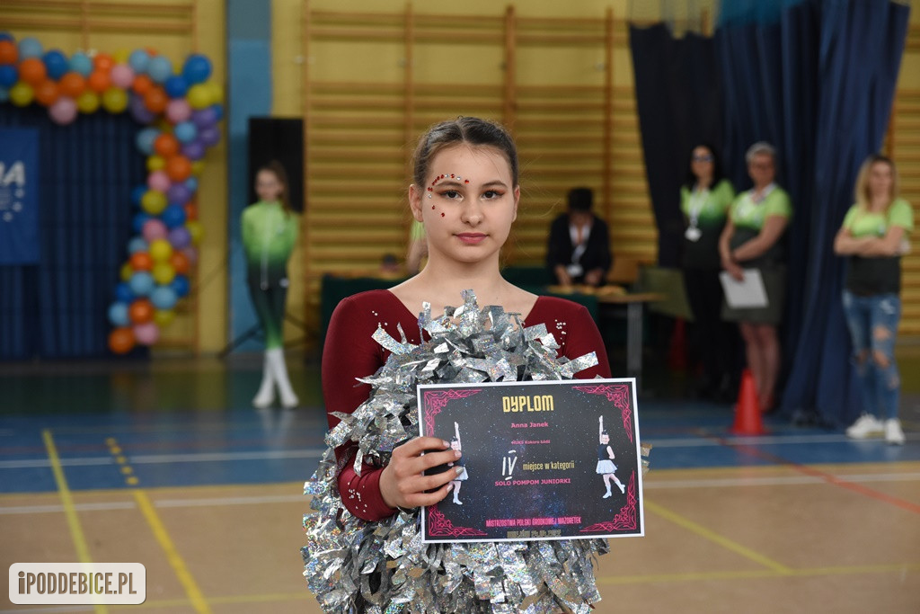 Mażoretki z Poddębic wracają z Mistrzostw Polski Środkowej z medalami [FOTO]