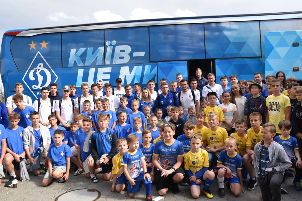 Tak w Uniejowie powitano piłkarzy Dynamo Kijów