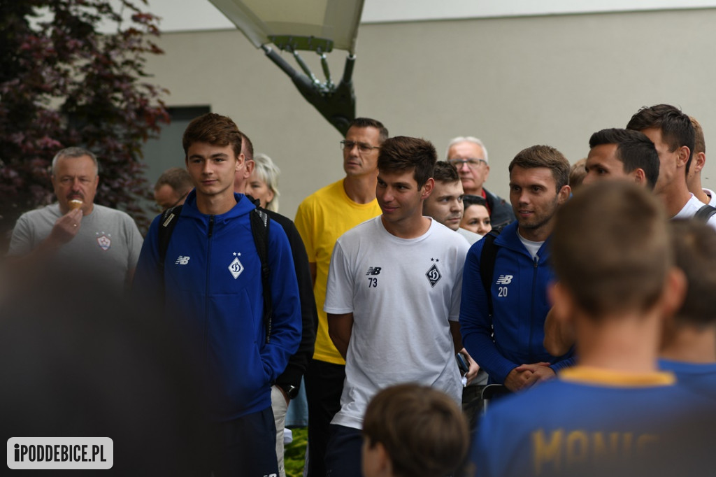 Tak w Uniejowie powitano piłkarzy Dynamo Kijów