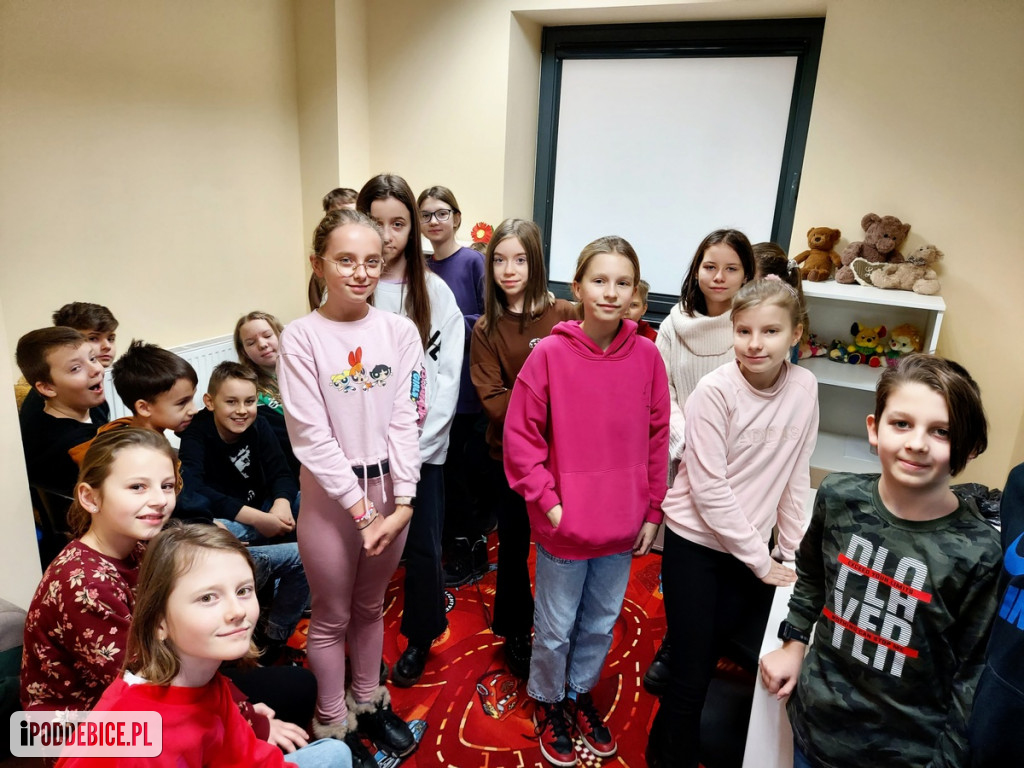 Dzieciaki odwiedziły poddębicką komendę