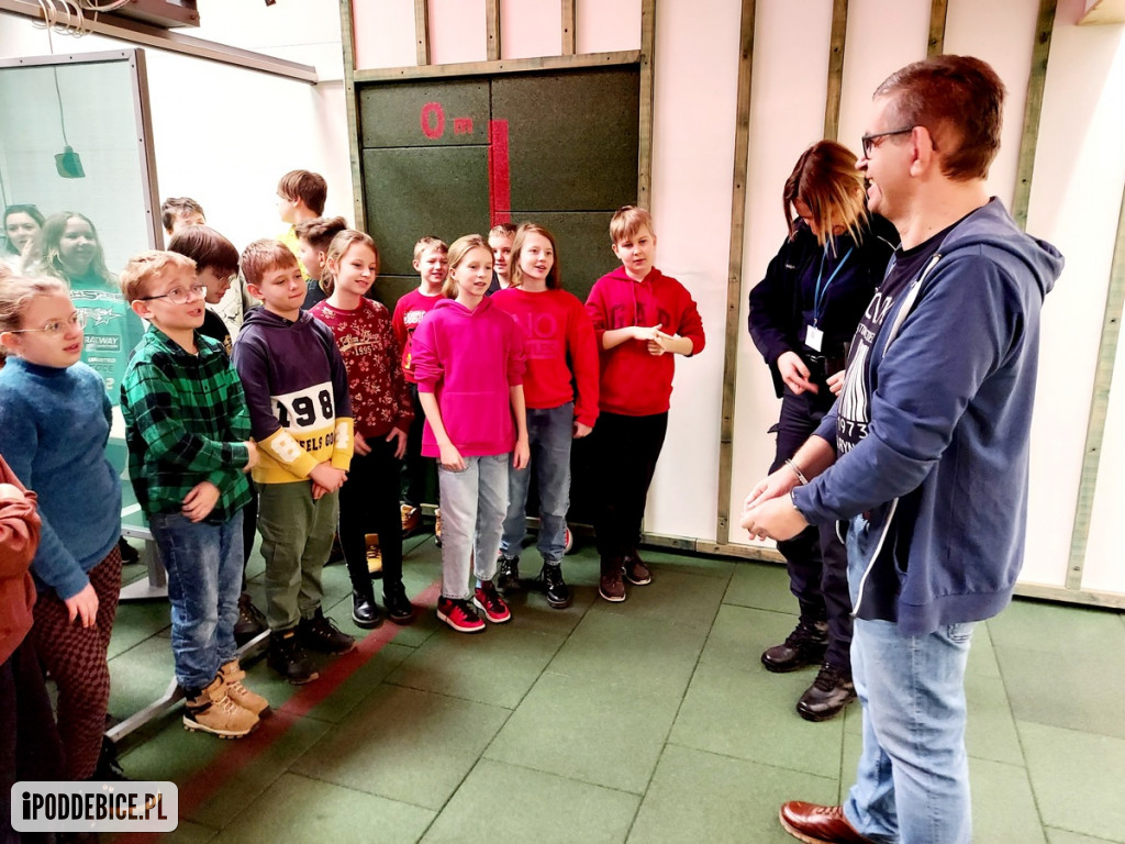 Dzieciaki odwiedziły poddębicką komendę
