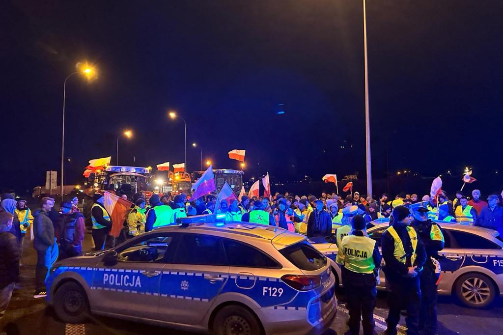 Lokalni rolnicy w nocy zablokowali wjazd na autostradę