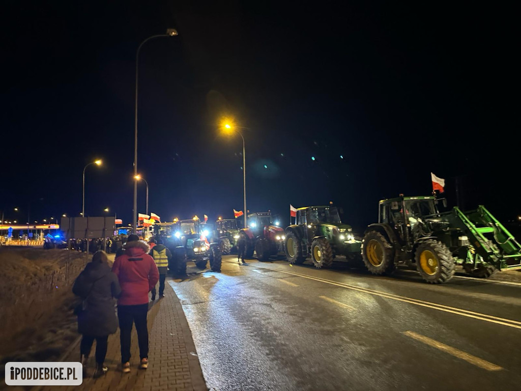 Lokalni rolnicy w nocy zablokowali wjazd na autostradę