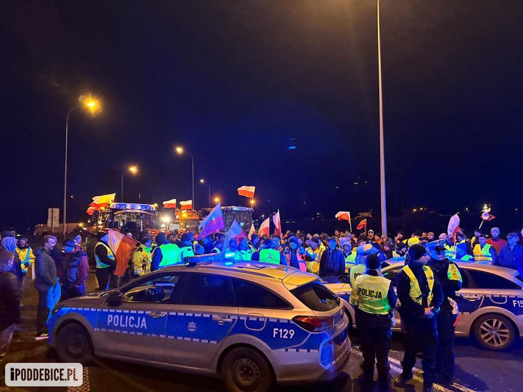 Lokalni rolnicy w nocy zablokowali wjazd na autostradę