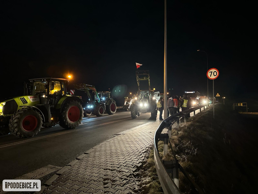 Lokalni rolnicy w nocy zablokowali wjazd na autostradę