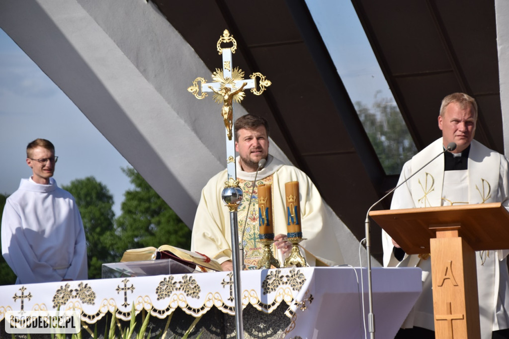 Tak wyglądało Boże Ciało w znanym z kwietnych dywanów Spycimierzu